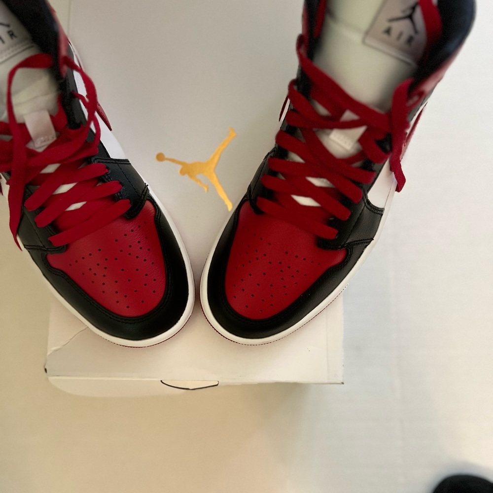 Women’s Air Jordan 1 MID 7.5 New With Box